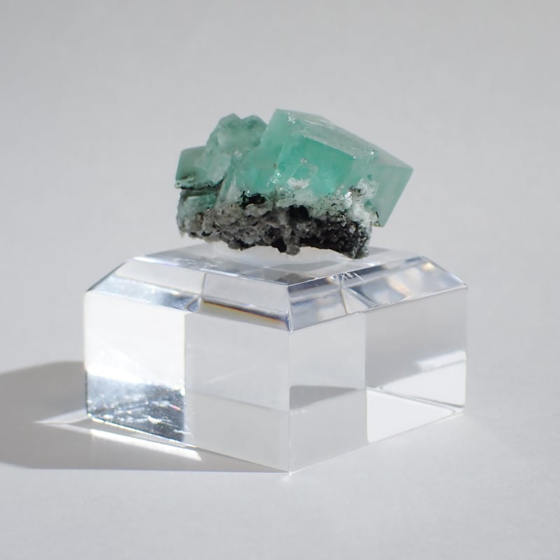 ヤオガンシャン産　クォーツクラスター共生カラーレスフローライト ヤオガンシャン産クォーツクラスター共生カラーレスフローライト