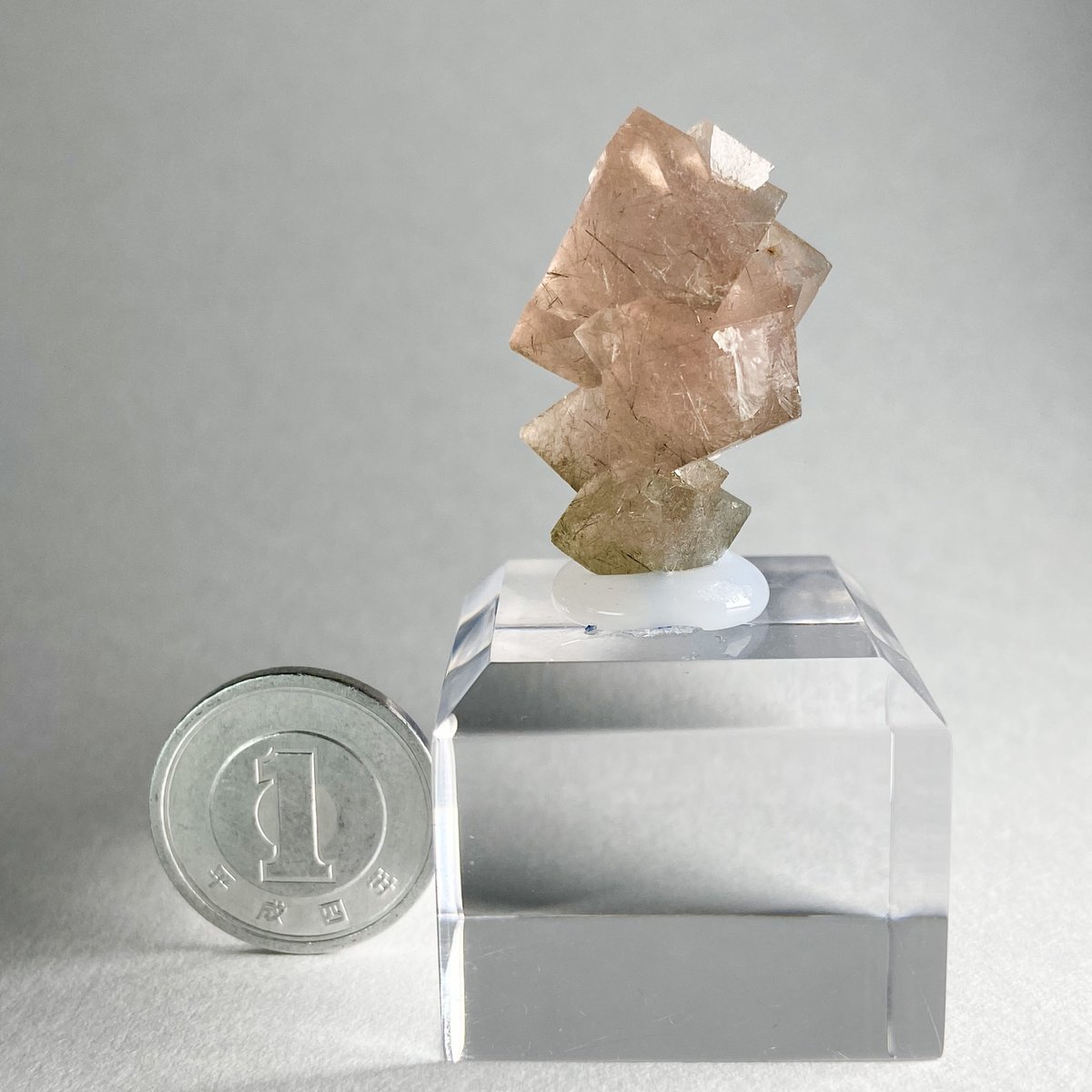 【D191】八面体 グリーンフローライト 内モンゴル 鉱物 標本 D191】八面体 グリーンフローライト 内モンゴル 鉱物 標本