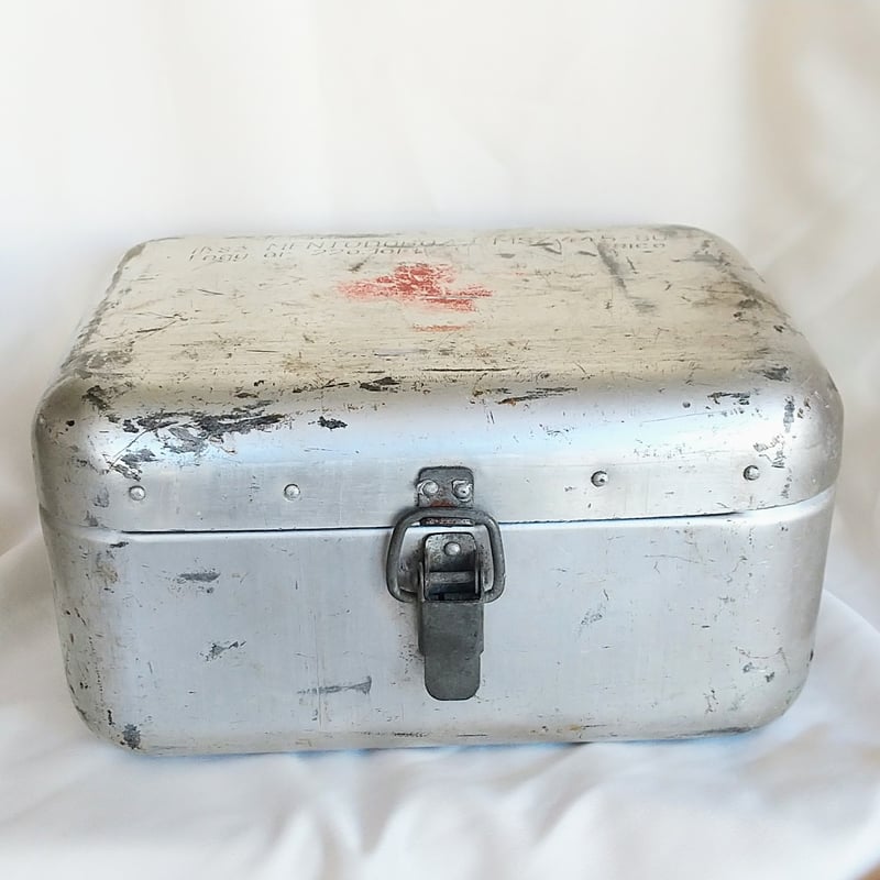 アルミの救急箱(ハンガリー) アンティーク | ZAKKA Polku