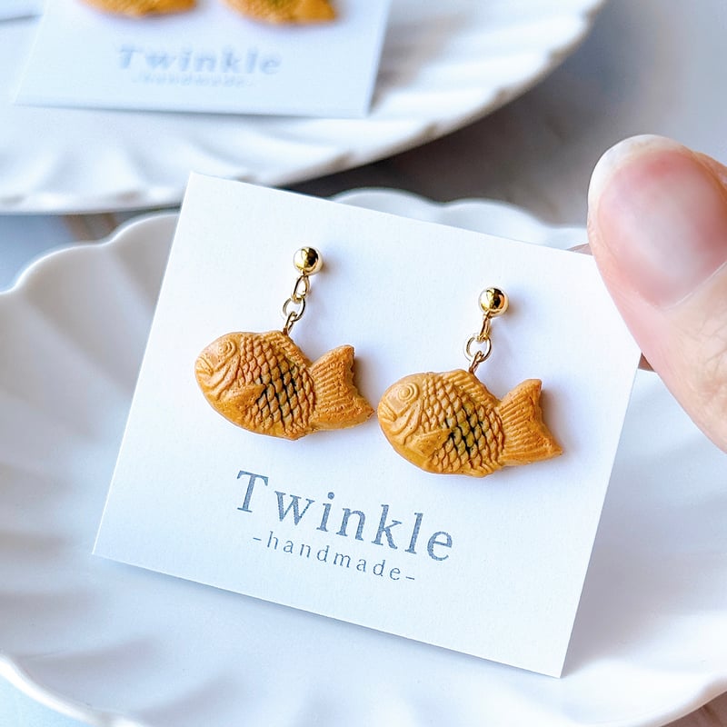 ピアス　たい焼きのミニチュア３連　和菓子　スイーツ　和風　縁日　夏祭り 餡子が透けるたい焼き/ピアスorイヤリング | Twinkle