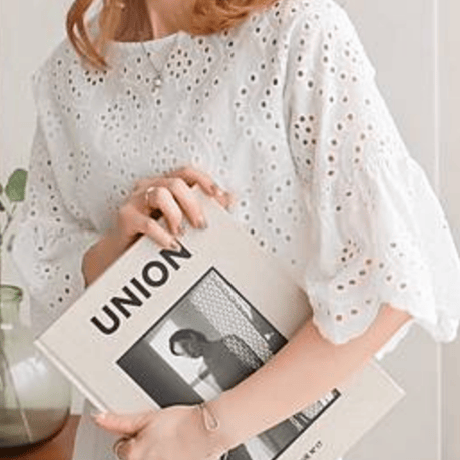 スカラップレースフレアスリーブブラウス