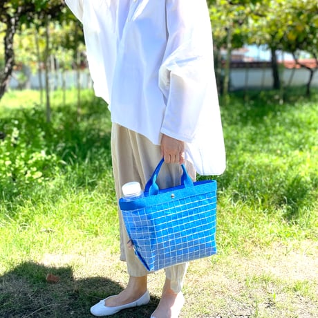ブルーシート×PVC アップサイクルトートバッグ