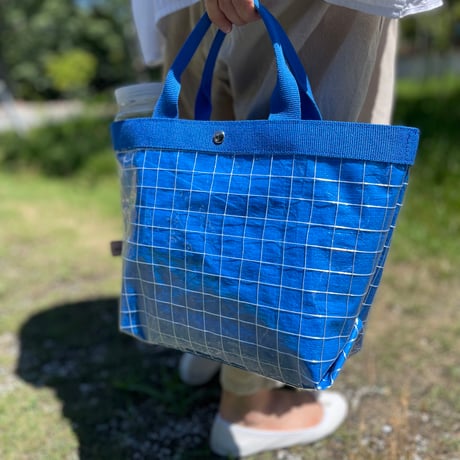 ブルーシート×PVC アップサイクルトートバッグ