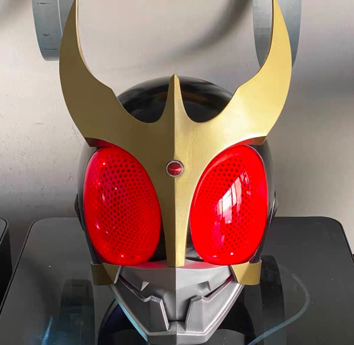 仮面ライダークウガ ヘルメットお面 4種類セット 仮面ライダークウガ マスク ヘルメット リアル製造 頭囲58〜60CM 発光