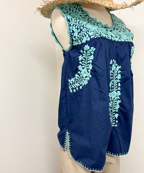 Flower embroidery tunic