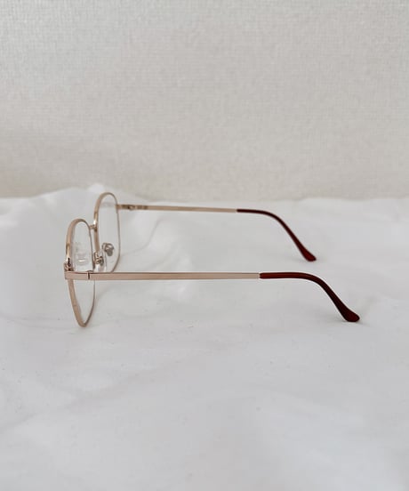 LOVES reading glasses