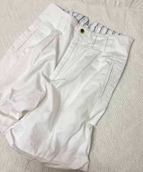 tuck short pants / white
