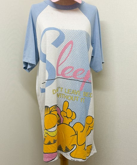 Garfield sleep tee op