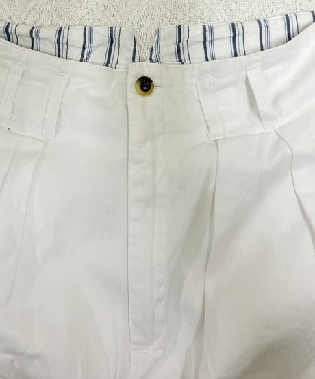 tuck short pants / white