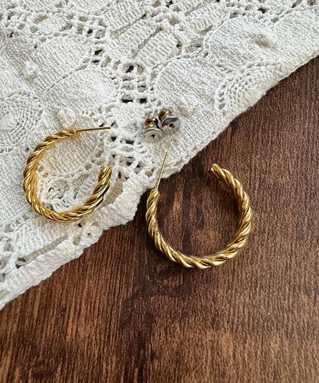 twist hoop earrings