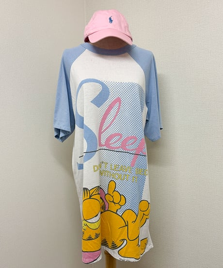 Garfield sleep tee op