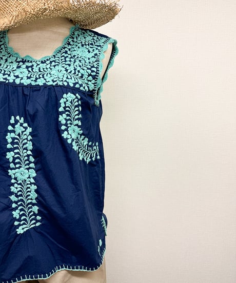 Flower embroidery tunic
