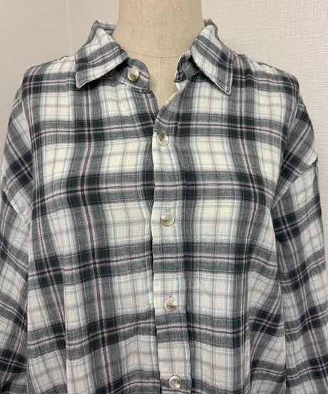 LOVES check shirts