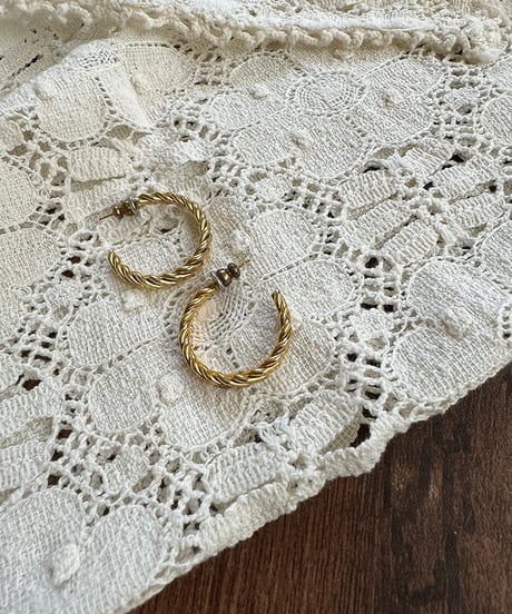 twist hoop earrings