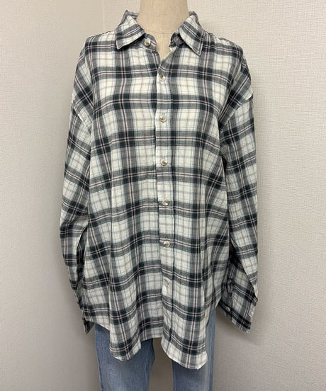 LOVES check shirts