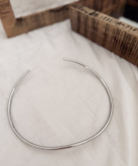Simple Curve Choker Necklace