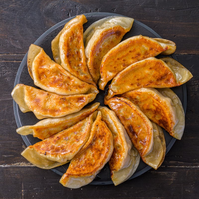 餃子二点 本日22円餃子を全店にて開催🥟しま〜す！ アプリ内のクーポンを