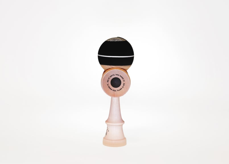 スポーツトイ・アクショントイ KODAMAN KENDAMA / BLACK / MAPLE スポーツトイ・アクショントイ KODAMAN KENDAMA / BLACK / MAPLE