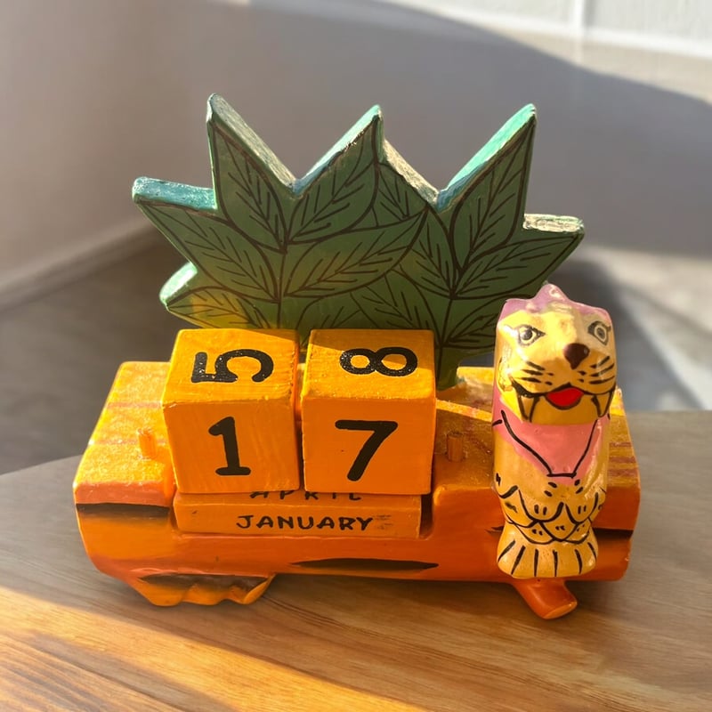 マーライオン木彫りカレンダー | メリッサ雑貨