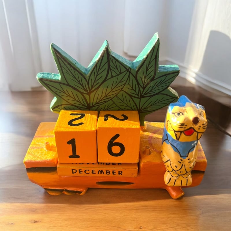 マーライオン木彫りカレンダー | メリッサ雑貨