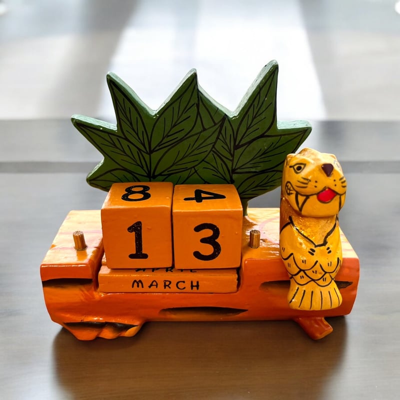 マーライオン木彫りカレンダー | メリッサ雑貨