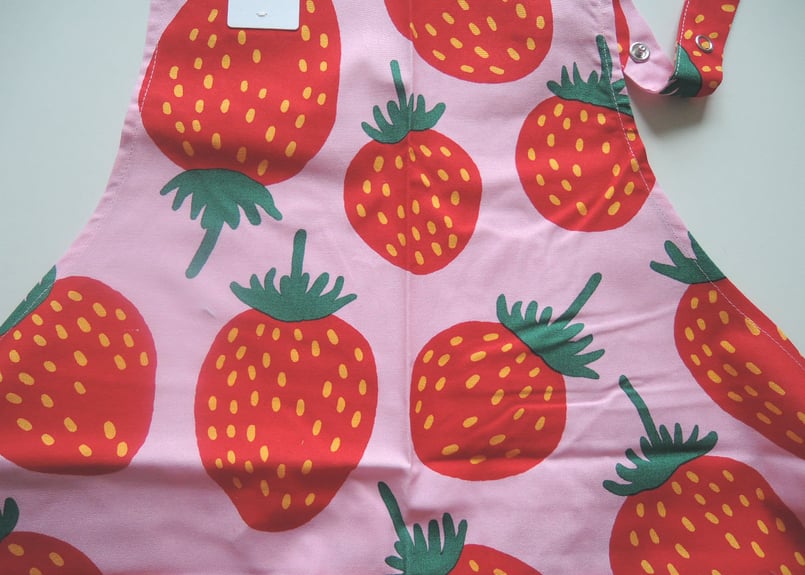 新品未使用 未開封 マリメッコ マンシッカ エプロン 新品未使用 未開封 マリメッコ マンシッカ エプロン - メルカリ