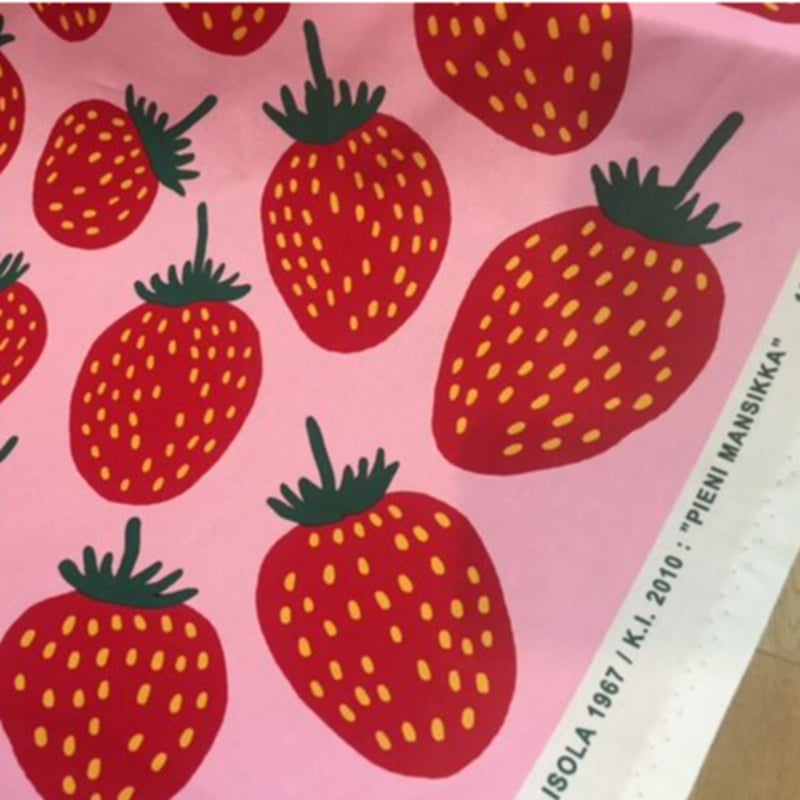 マリメッコ マンシッカ いちご トレイ☆トレー フィンランド限定色 ピンク