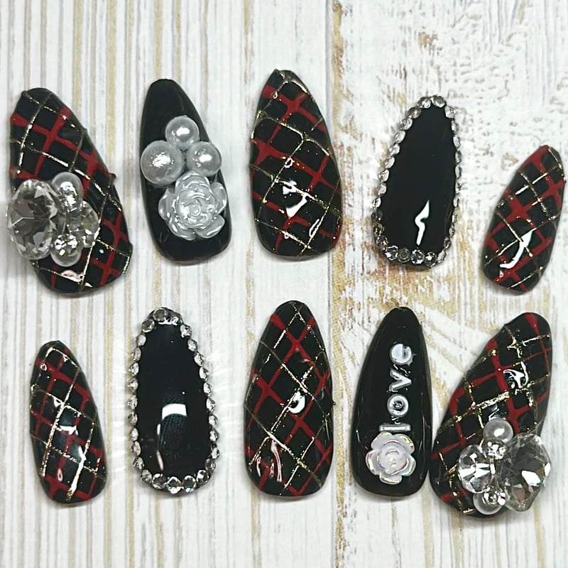 原宿系】推し活ネイルチップ 黒✖️赤 | Yumi_Nail