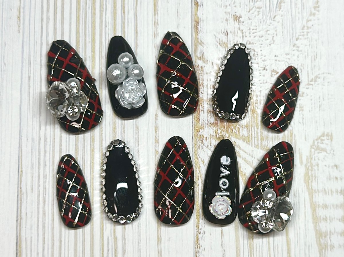 原宿系】推し活ネイルチップ 黒✖️赤 | Yumi_Nail