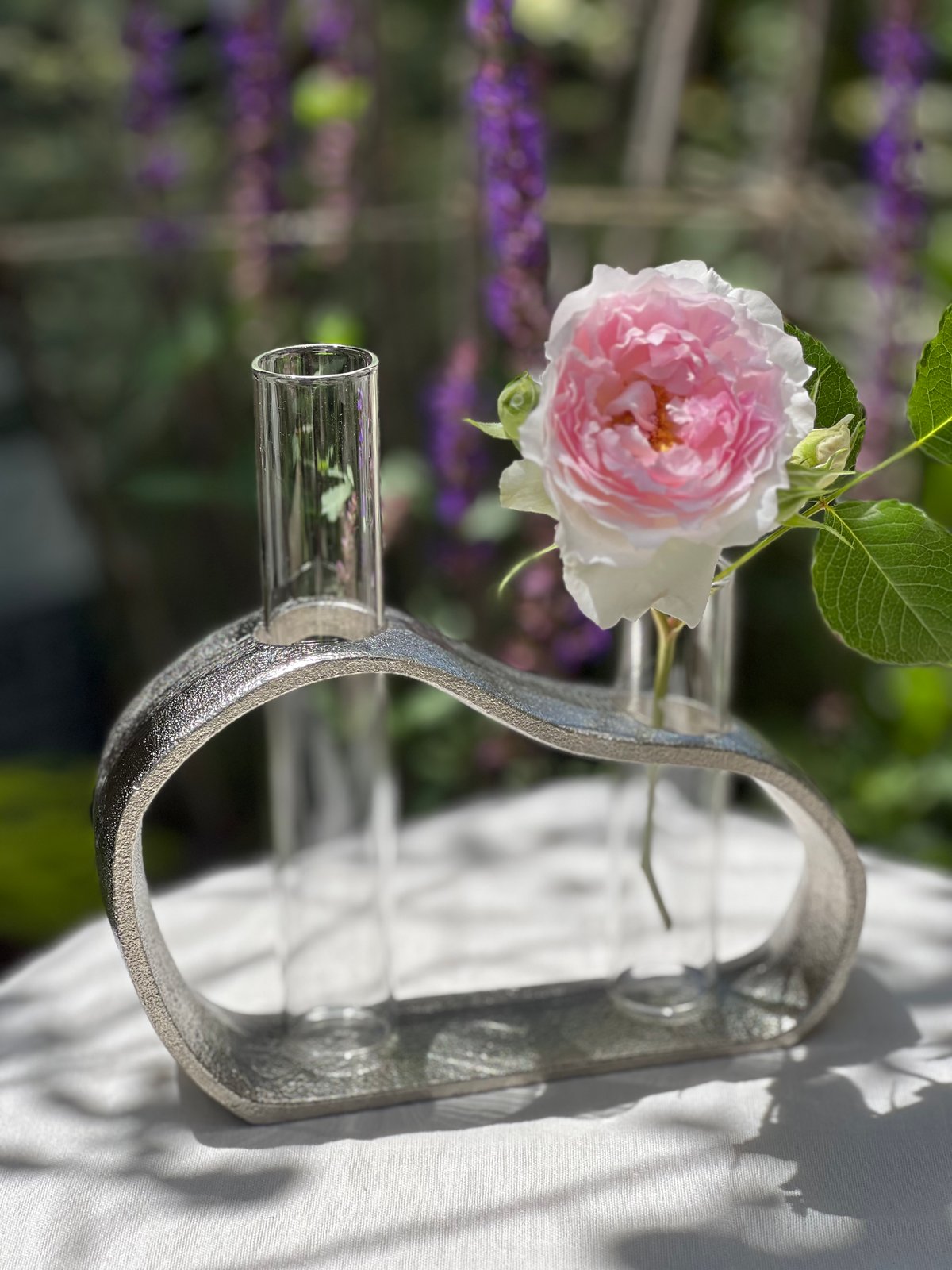 ユニーク な形状のガラス製 花瓶 花器 サンドアート ②です。 花瓶