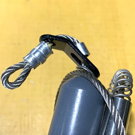 へ型 鉄 くくり金具 緩み防止 無臭 黒 錆止め 塗装 くくりわな くくりかなぐ ストッパー 締め付け防止 ワイヤーストッパー