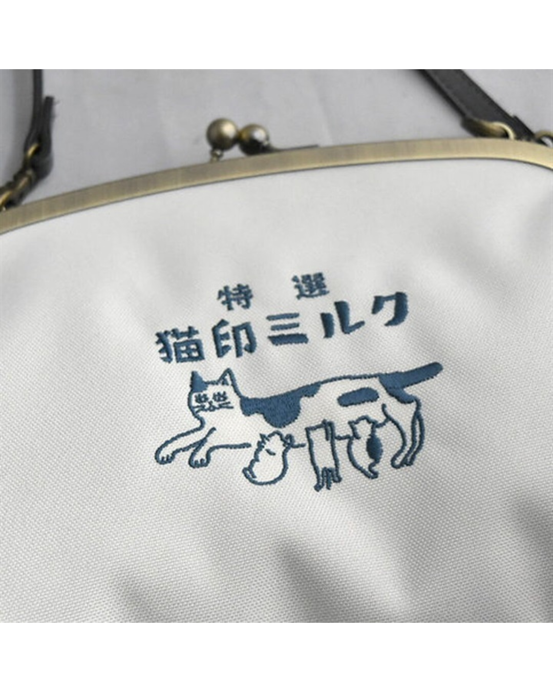 Hari@発送方法はプロフ参照　手刺繍　猫ちゃんの　特大　がま口バッグ 星羊社】猫印ミルク がま口ショルダーバッグ｜ななめがけ