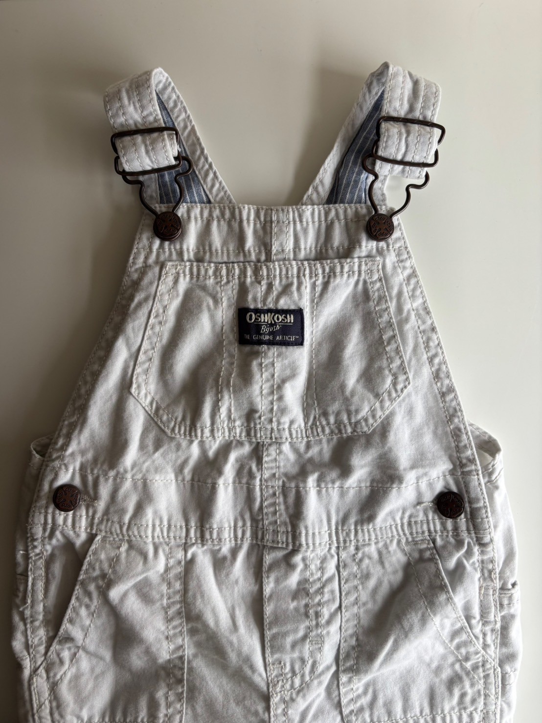 OshKosh B'Gosh ホワイトオーバーオール 85-90cm】USED OSHKOSH ホワイト オーバーオール | IO（ ten ）