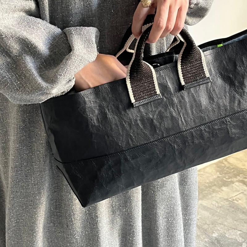 brochure Dyneemaトートバッグ 黒 Dyneema Helmet bag ( M ) – PLAN-stockroom