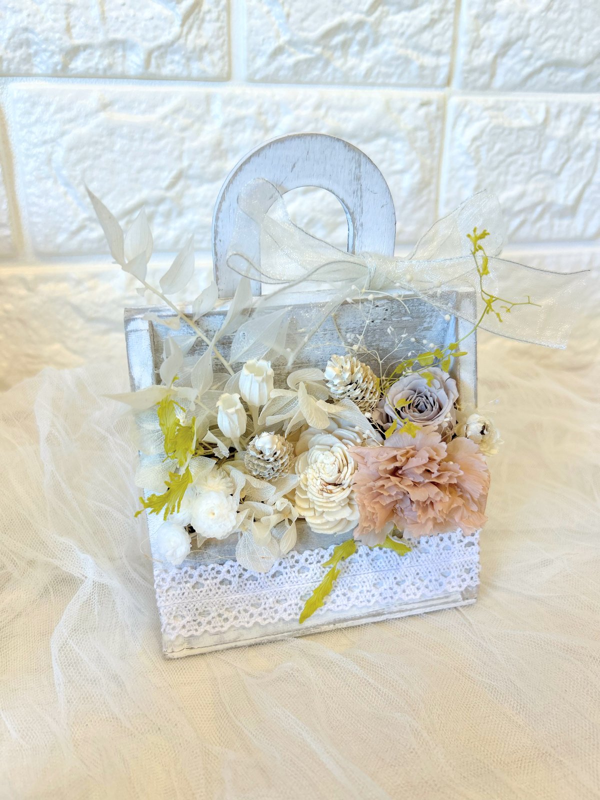 ウッドショッパーズ【マーガレットとローズのアレンジ】 ウッドショッパーズ【マーガレットとローズのアレンジ】 ウッド