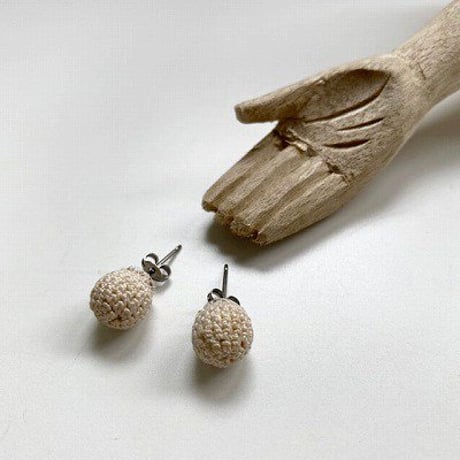 小さなpomponピアス - Le 2 doigts  sachiko jinbo
