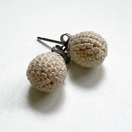 小さなpomponピアス - Le 2 doigts  sachiko jinbo
