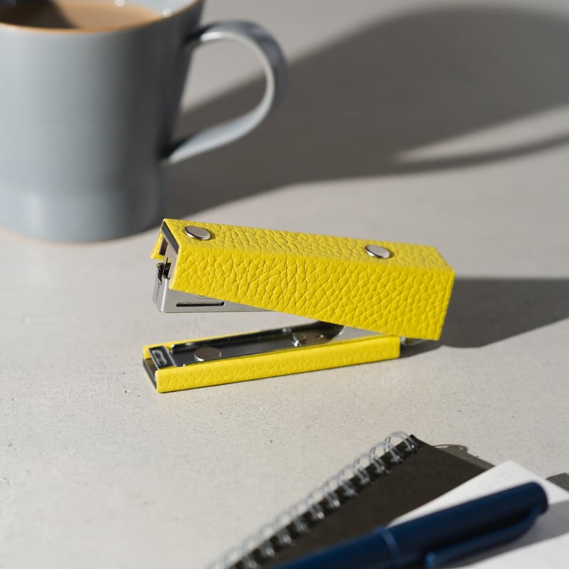 革のホッチキス イエロー | マックス 公式文具 Online Shop