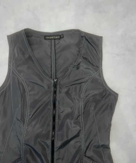 Zippered vest
