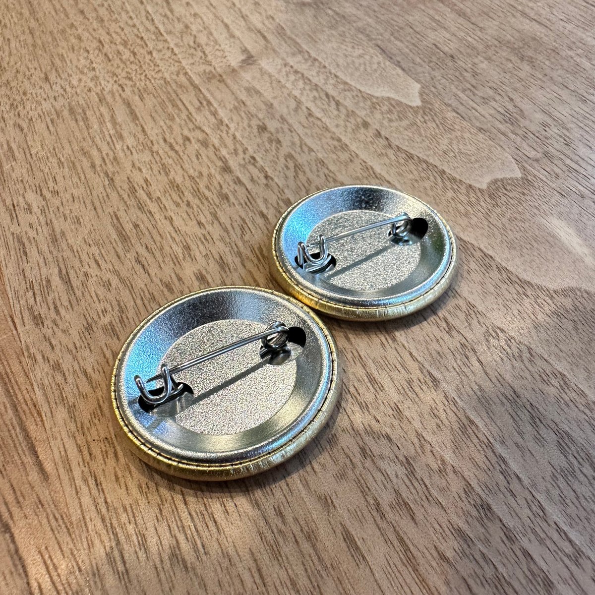 Back Plain x 花森家 ゴールド缶バッチ 32mm x 2個 | 花森家-2号店-