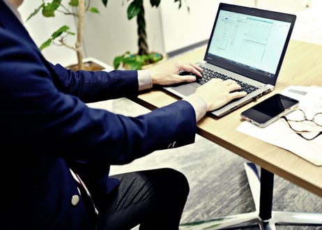 【安心の全額返金保証付き】社内AI利用規程の雛形（業務用AIアカウントを会社が支給・管理する企業向け）