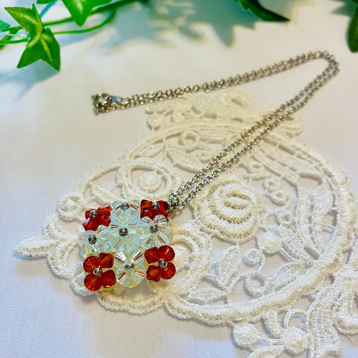 スワロフスキーの9個のお花（ネックレス）A106 | miamiao