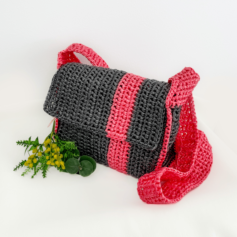 すずらんテープの編みかごショルダーバッグ ブラック×レッド B‐7