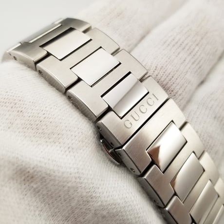【GUCCI】美品 グッチ メンズ腕時計 クォーツ デイト YA142301 142.3 付属品あり ブラック文字盤