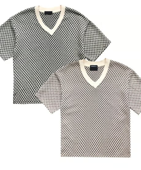 Vネック レタープリント 総柄Tシャツ / 2color