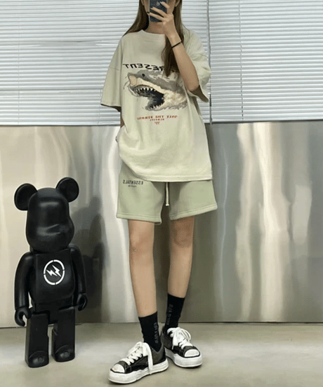 SHARK ATTACK グラフィックTシャツ / 2color