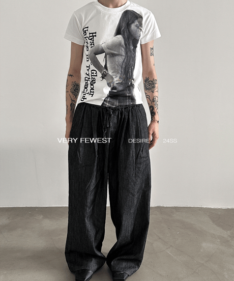 フォトガールグラフィックタイトTシャツ