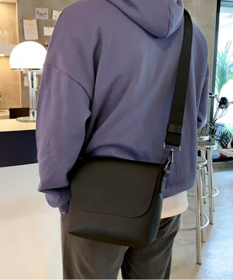 コンパクトショルダーバッグ