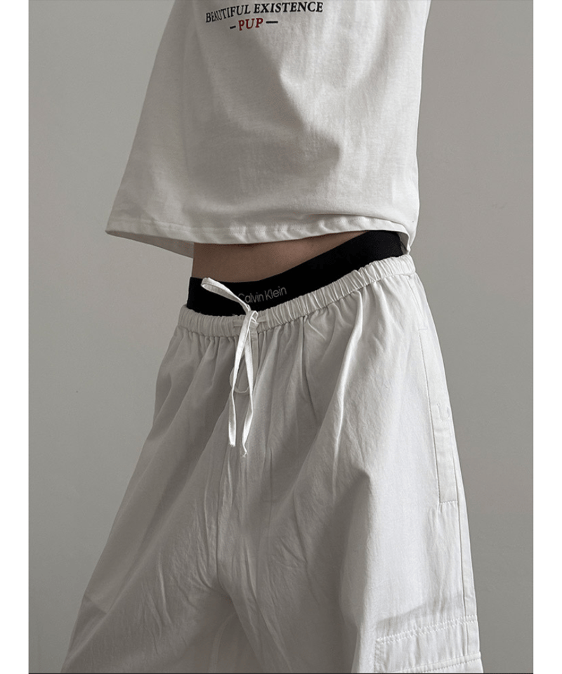 タグ付き!LuLuLemonホワイト カーゴパンツ ドローストリング タグ付き!LuLuLemonホワイト カーゴパンツ ドローストリング