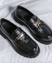 ゴールドタッセルローファー